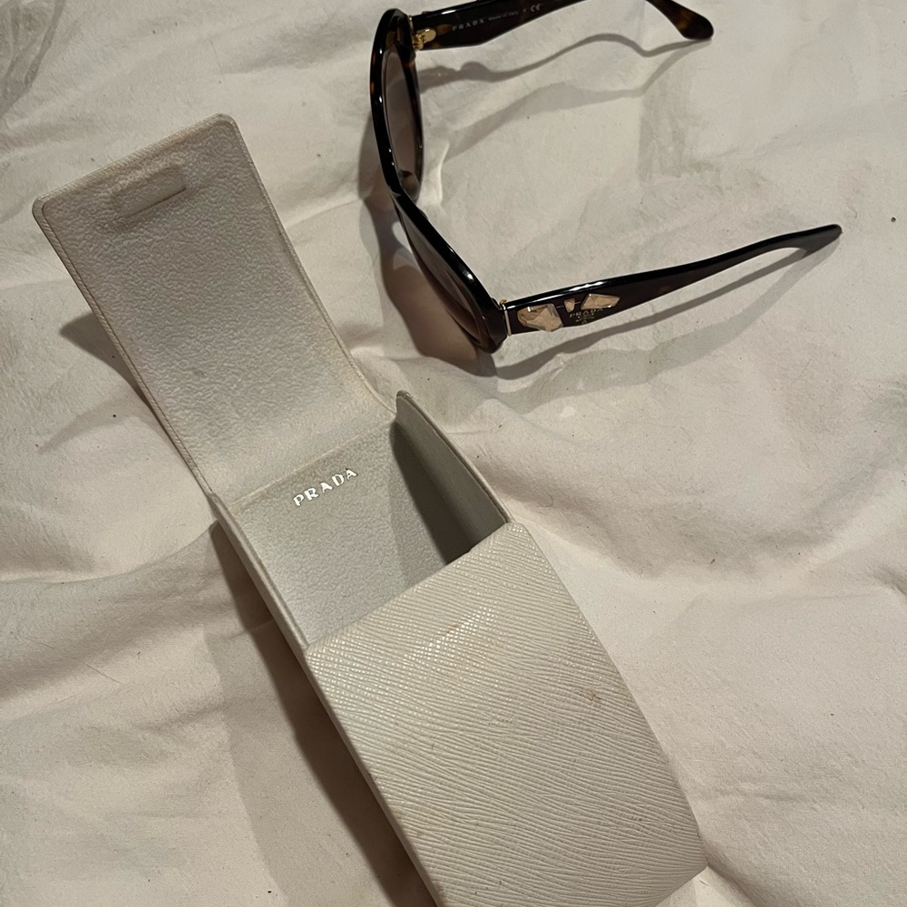 Prada Tortoise Shell Round Sunglasses Women’s Bej… - image 4